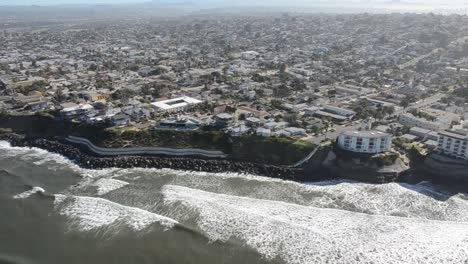 Luftaufnahme-von-san-diego-coast-Häuser-und-die-Stadt