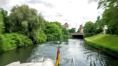 Time-lapse-sequence-on-a-boat-in-Berlin