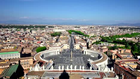 Famoso-Saint-Peter\'s-Square-en-el-Vaticano