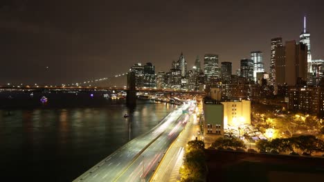 Lámpara-de-noche-de-tráfico-en-calle-de-la-ciudad-de-4-k-time-lapse-de-Nueva-york