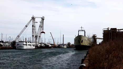 Vista-del-puerto-y-de-la-carga-carguero-Toronto,-Canadá