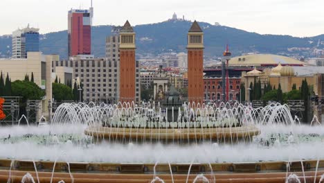 Placa-d\'espanya-in-barcelona,-bewölkter-Tag-Blick-auf-den-Brunnen-4-k-Spanien