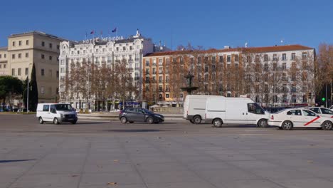 España-Madrid-la-rotonda-día-soleado-vista-4-K