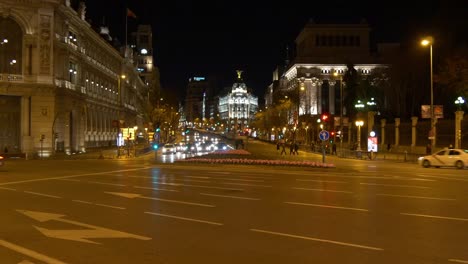 Spanien-Nachtlicht-Madrids-gran-via-Verkehr-auf-die-Stadt-4-K