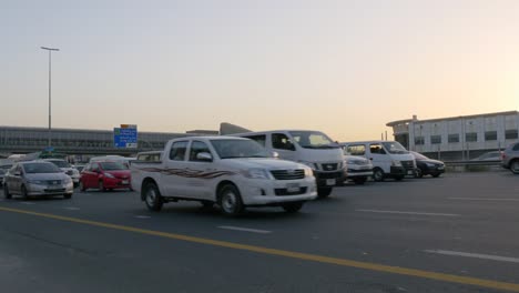 VAE-Dubai-Stadt-Sonnenuntergang-Scheich-Zayed-road,-der-4-K
