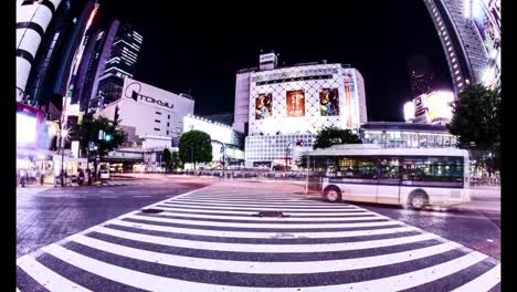 Tokio,-Japan.-Nacht-Zeitraffer-von-Menschen-zu-Fuß-im-Shibuya-Kreuzung-in-die-Nacht