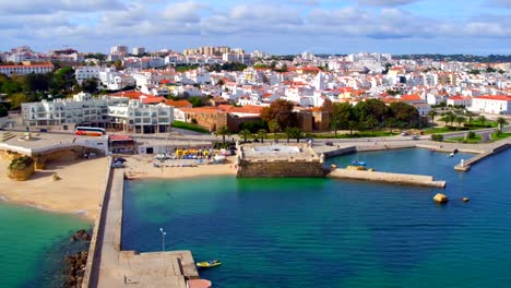 Aérea-de-la-ciudad-de-Lagos-en-el-Algarve-Portugal