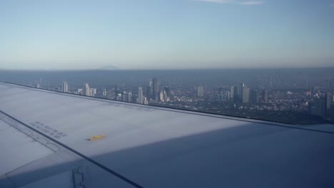 Vista-desde-una-ventana-del-avión.-Manila,-Filipinas