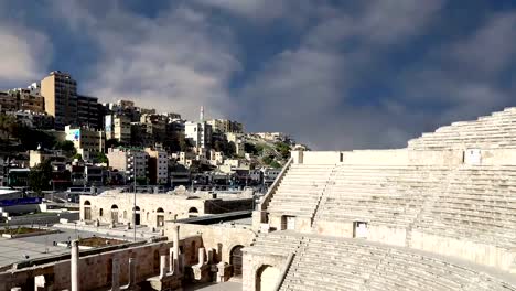 Teatro-romano-de-Amman,-Jordania--teatro-fue-construido-en-el-reinado-de-Antonio-Pío-(138-161-CE),-el-grande-y-abruptamente-rastrillado-estructura-podría-asiento-aproximadamente-6000-personas