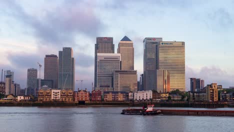 Time-lapse-4K-at-sunrise-over-business-and-finance-in-London