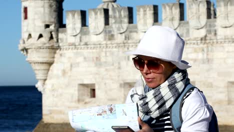 Portrait-of-tourist-girl-studying-a-map