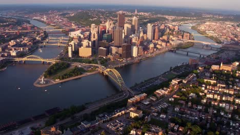 Aerial-view-of-Pittsburgh,-Pennsylvania