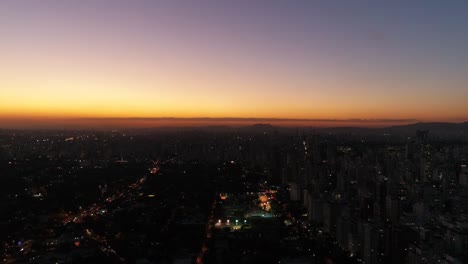 Aerial-View-Sao-Paulo-City-Sonnenuntergang-pünktlich,-Brasilien