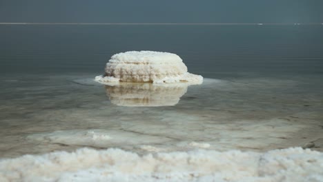 Tracking-shot-of-salt-deposits-on-the-banks-of-the-Dead-Sea-in-israel