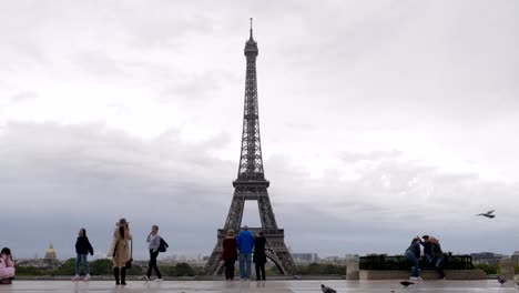 City-visitors-at-viewing-point-taking-shots-with-Eiffel-Tower,-Paris