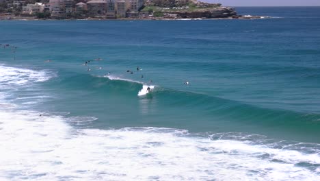 Bondi-Beach-und-surfer