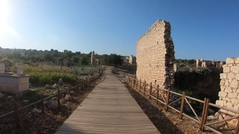 Steady-Cam-Shot-der-antiken-Stadt-von-Kanlidivane-in-Mersin,-Türkei.