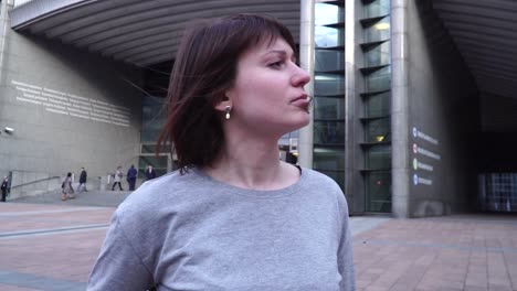 tourist-girl-and-looks-the-European-Parliament-in-Brussels.-Belgium.-slow-motion