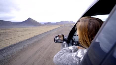 Young-woman-in-car-looking-at-road,-road-trip-concept-vacations
