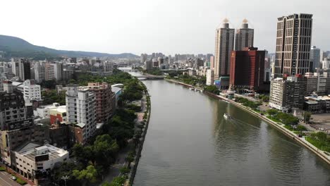 Reverse-Aerial-of-river-deviding-the-city