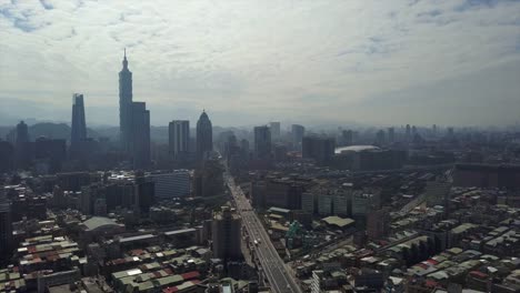 Taiwan-taipei-paisaje-urbano-día-soleado-centro-de-tráfico-aéreo-panorama-4k