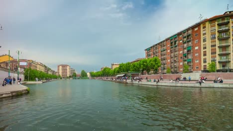 Italia-día-luz-Milán-ciudad-famoso-canal-panorama-4k-timelapse