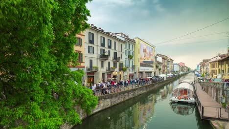 Italia-día-luz-Milán-ciudad-famoso-canal-panorama-4k-timelapse