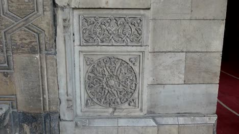 decorative-carving-in-the-mosque-of-sultan-hassan-in-cairo,-egypt