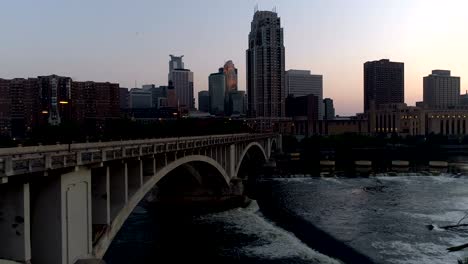 Aerial-View---Reveal-of-Minneapolis-Skyline