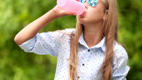 Portrait-of-happy-girl-drinking-water.