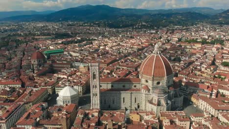 Aerial-view-of-Florence-city-and-Cathedral-of-Santa-Maria-del-Fiore-4K-Drone-Video