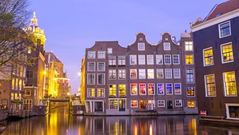 Amsterdam-at-night-in-the-Netherlands