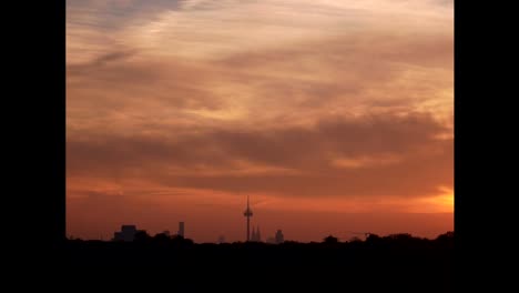 Timelapse-of-sunrise-over-cityscape-of-Cologne-Germany