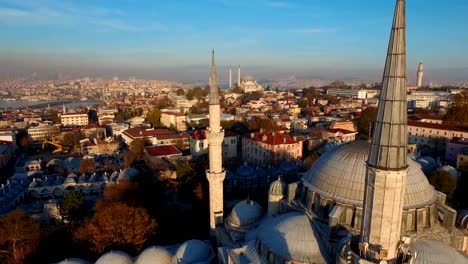 Mezquita-Sehzade-desde-cielo-en-Estambul,-Turquía.