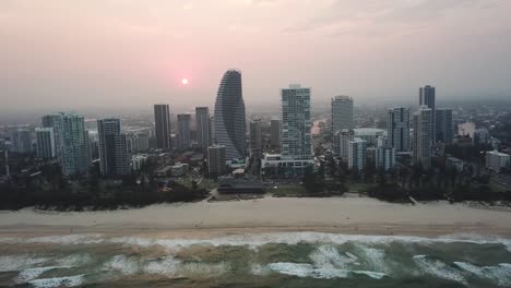 Broadbeach-aerial-Video-an-der-Gold-Coast-bei-Sonnenuntergang