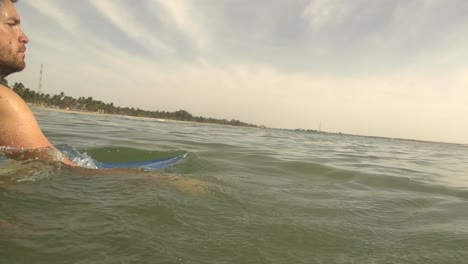 SLOW-MOTION:-Surfer-paddling-out