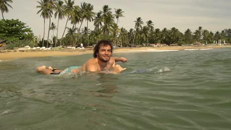 SLOW-MOTION:-Surfer-paddling-out