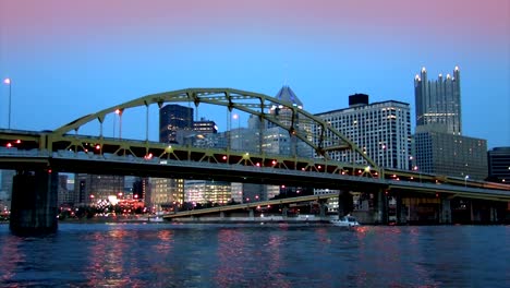 Horizonte-de-Pittsburgh:-Al-atardecer