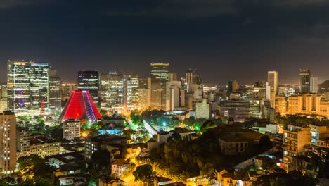 Der-Innenstadt-von-Rio-De-Janeiro-bei-Nacht.