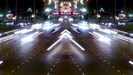 El-tráfico-en-la-ciudad-de-noche.-Avenue-Time-Lapse,-simétrico