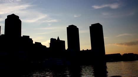 Silueta-de-la-ciudad-de-Boston-y-al-atardecer