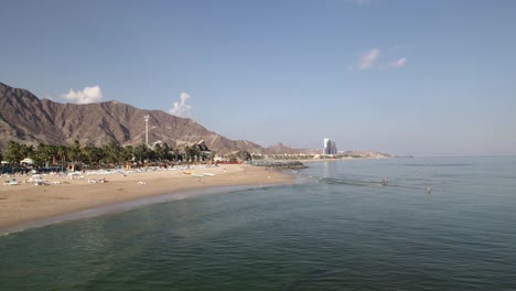 Zeitraffer-hotel-am-Strand-in-der-Nähe-von-dubai