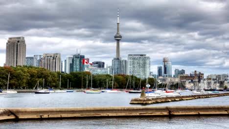 Timelapse-view-of-Toronto-with-boats-in-the-foreground
