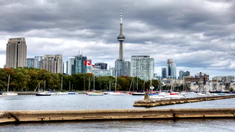 Timelapse-vista-de-Toronto,-con-barcos-en-el-plano