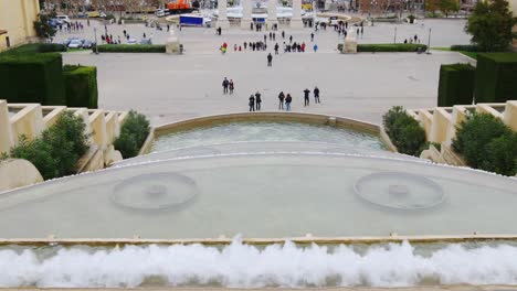 Tageslicht-Barcelona-Königliche-Palast-mit-Blick-auf-den-Brunnen-4-k-Spanien