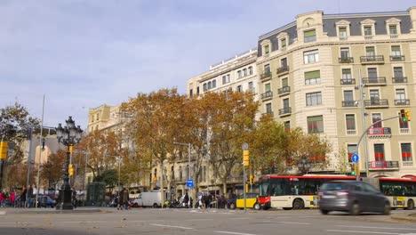 barcelona-sun-light-traffic-crossroad-4k-spain