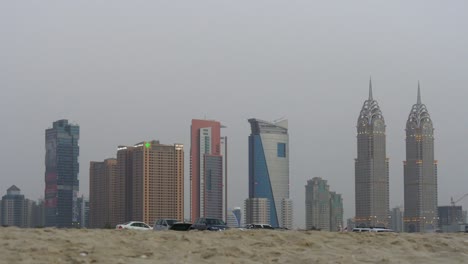 dubai-am-Abend-tecom-block-Gebäude-4-k-VAE