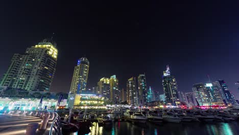 marina-de-dubai-de-noche-iluminación-famosa-base-panorama-4-tiempo-k-lapso-Emiratos-Árabes-Unidos