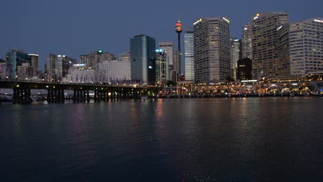 Skyline-von-Sydney-Darling-Harbour-in-der-Dämmerung-Nacht