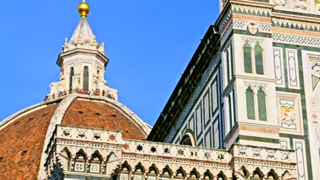 Vista-de-primer-plano-de-la-Basílica-de-Santa-Maria-del-Fiore-en-Florencia